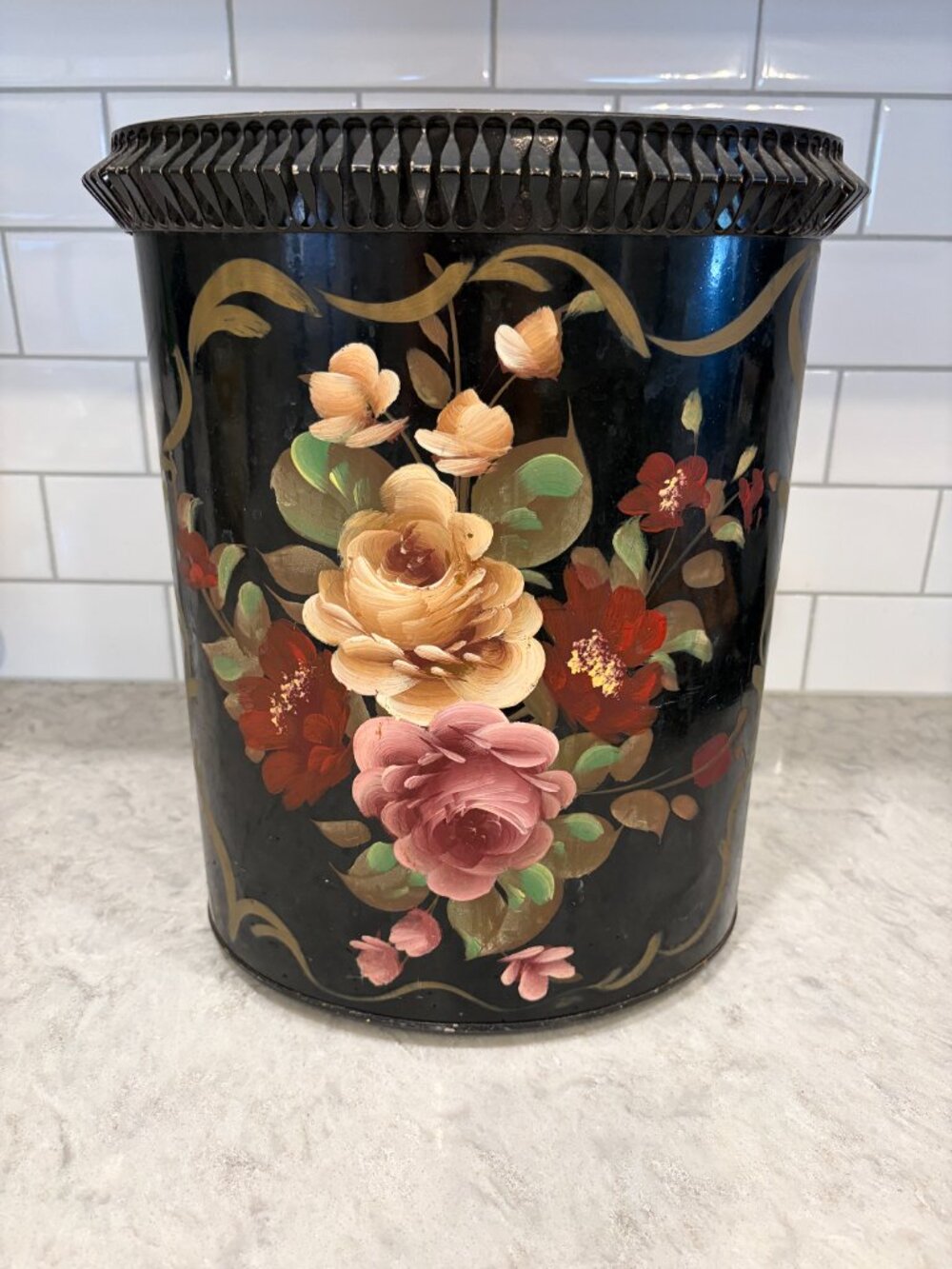 TOLEWARE FLORAL WASTE BASKET HAND PAINTED VTG METAL TRASH CAN FARMHOUSE BOHO